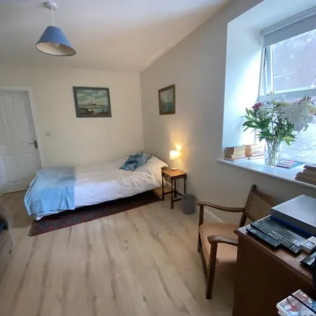 Geraldine House Knights Town