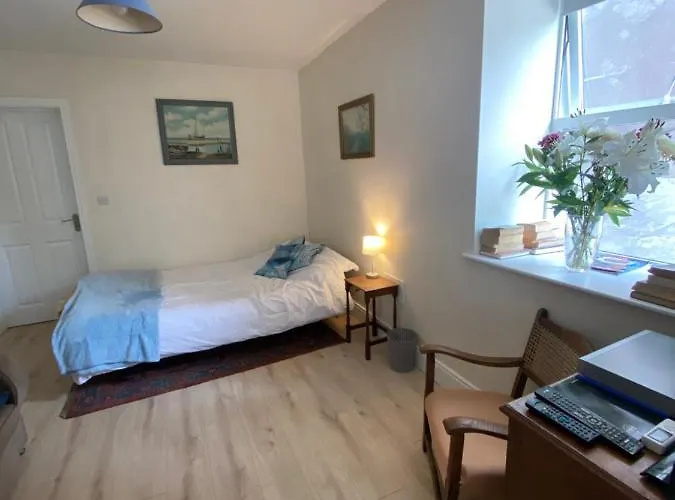 Geraldine House Knights Town