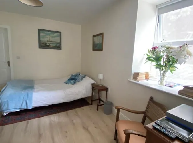 Geraldine House * Knights Town